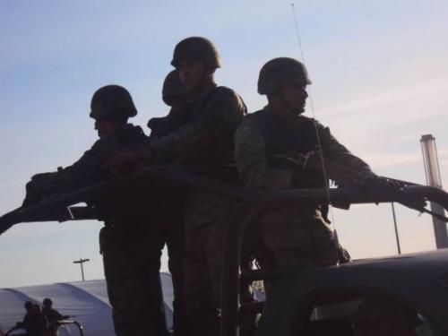 Chocan militares, hay dos heridos